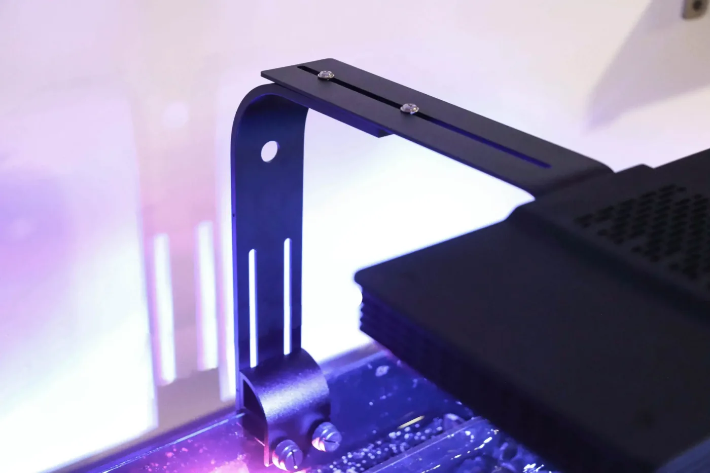 Manta adjustable LED mount